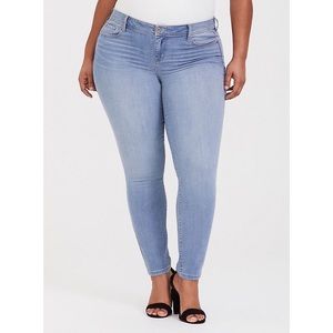 Torrid Light Wash Luxe Skinny Jean 20R
